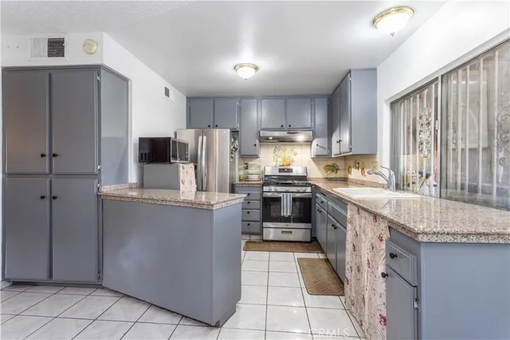 10808 Dehaven Ave, Pacoima, California 91331