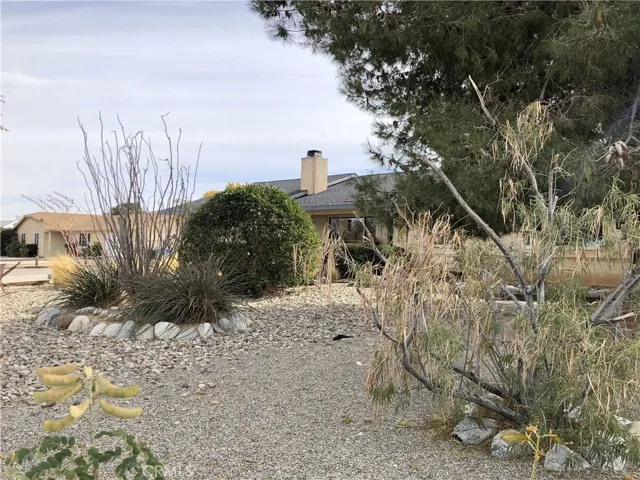 11329 Otowi Road, Apple Valley, California 92308