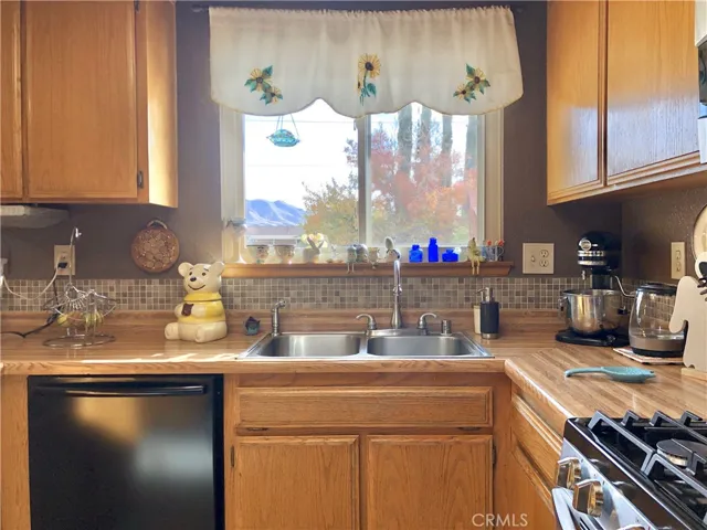 11329 Otowi Road, Apple Valley, California 92308
