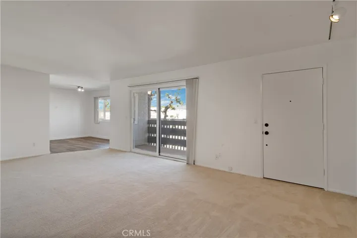 Living room w/entry