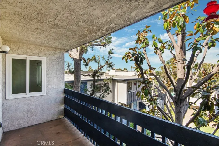 Serene garden view private patio w/peek-a-boo mountain view on clear days