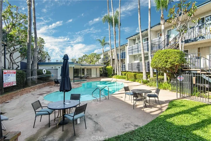 Community pool & spa