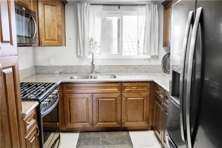 6140 Rugby Avenue 323, Huntington Park, California 90255