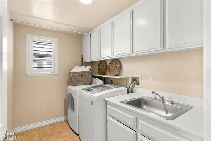Laundry room with sink
