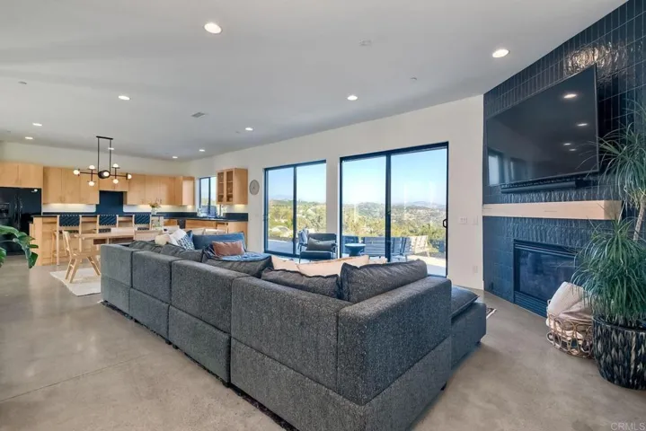 1886 Carriage Lane, Fallbrook, California 92028