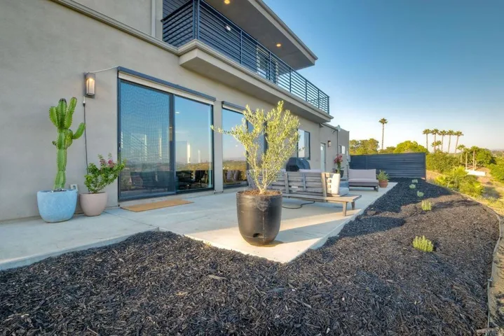 1886 Carriage Lane, Fallbrook, California 92028