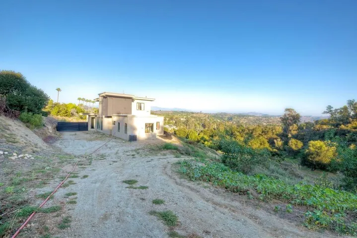 1886 Carriage Lane, Fallbrook, California 92028