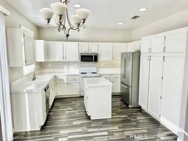 11904 Greenbluff Way, Yucaipa, California 92399