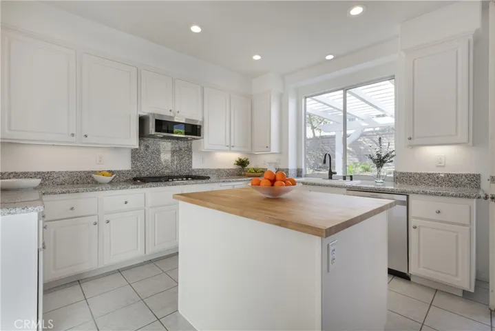 Granite, Island, Eat-In Kitchen w/ backyard access