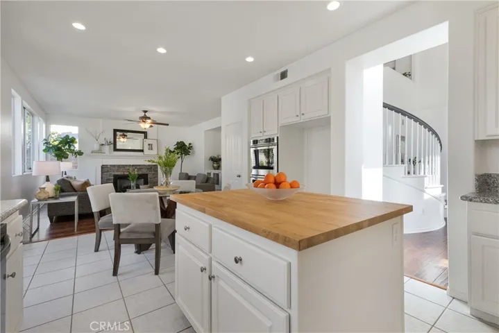 28945 Canyon Oak Place, Saugus, California 91390