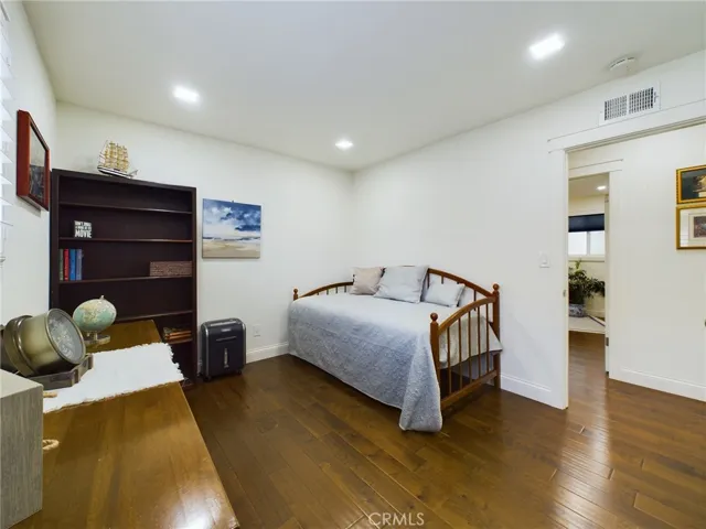6661 Kiwi Circle, Cypress, California 90630
