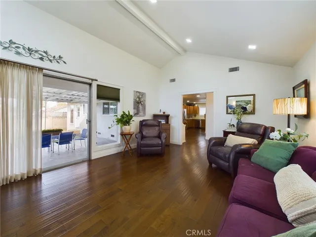 6661 Kiwi Circle, Cypress, California 90630