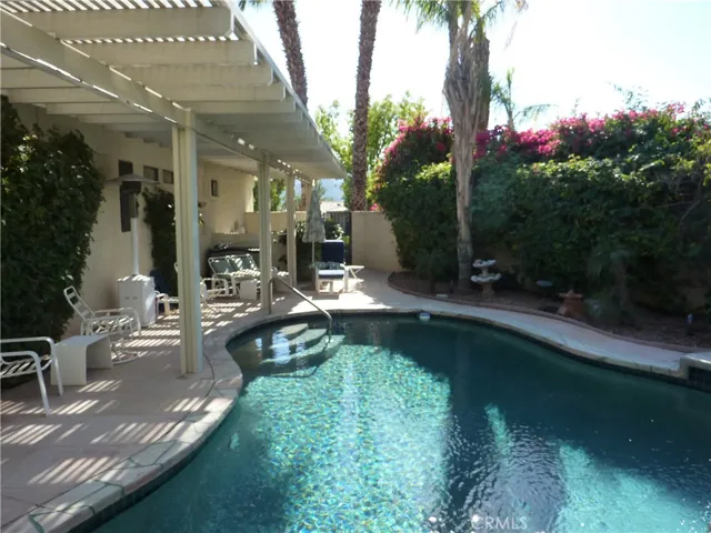 There's a gate to the front yard, so your pool maintanence crew has easy access to keep your pool shining and clean.