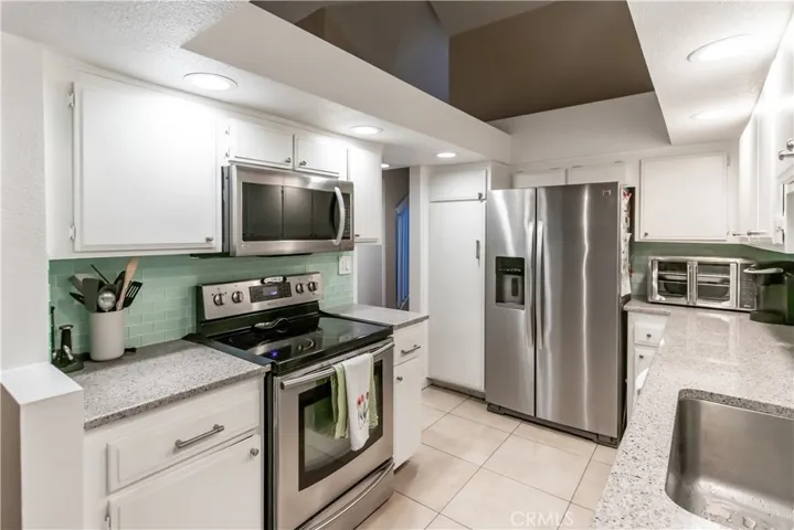 786 Wesleyan Bay Unit 24, Costa Mesa, California 92626