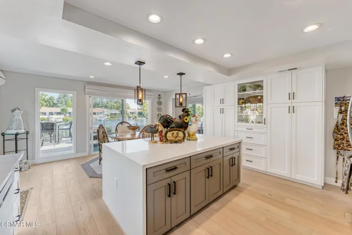1426 Eastwind Cir, Westlake Village - Hs