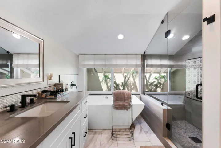 1426 Eastwind Cir, Westlake Village - Hs