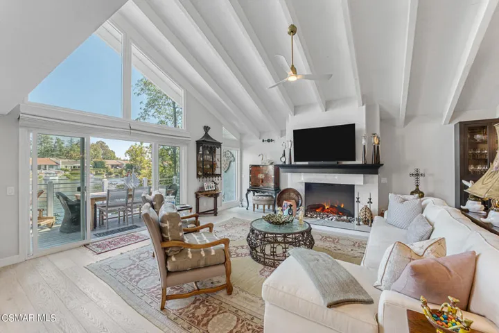 1426 Eastwind Cir, Westlake Village - Hs