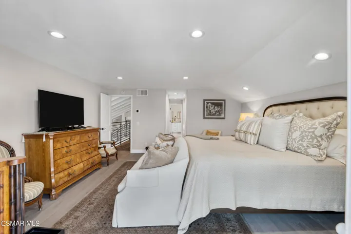 1426 Eastwind Cir, Westlake Village - Hs