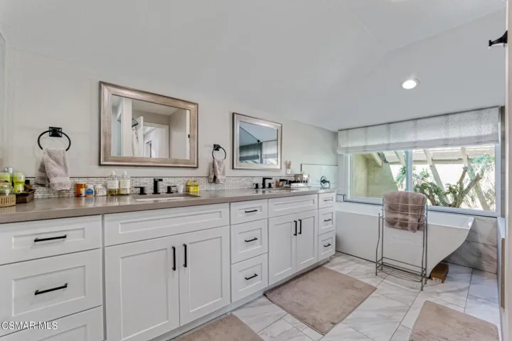 1426 Eastwind Cir, Westlake Village - Hs