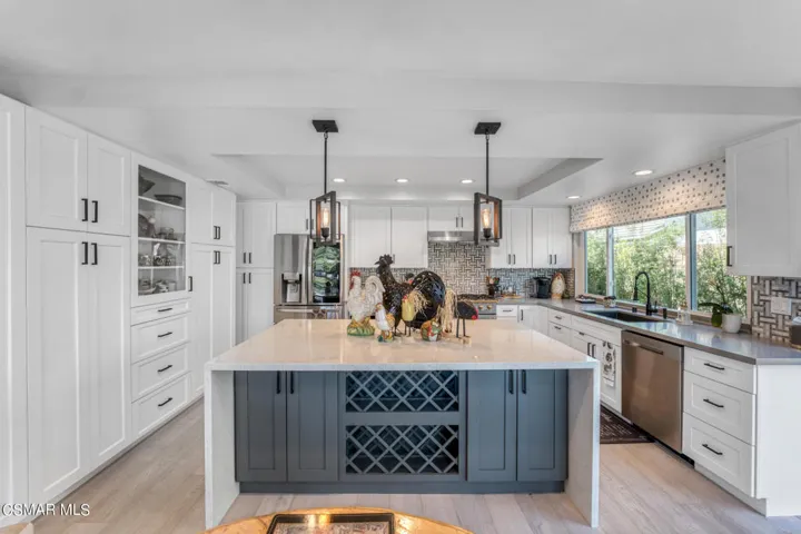 1426 Eastwind Cir, Westlake Village - Hs