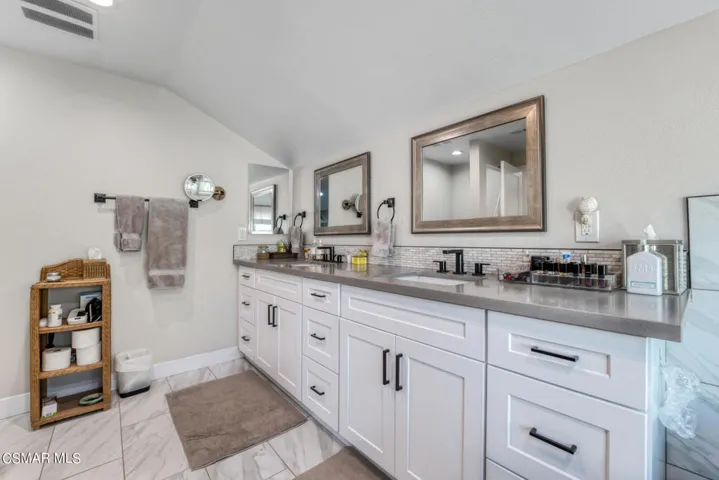 1426 Eastwind Cir, Westlake Village - Hs