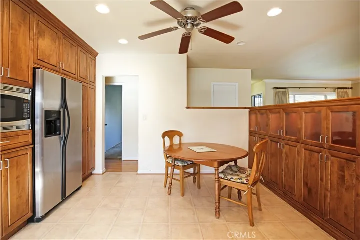 Kitchen eating area.