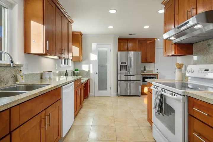 864 Orange Avenue, Sunnyvale, California 94087