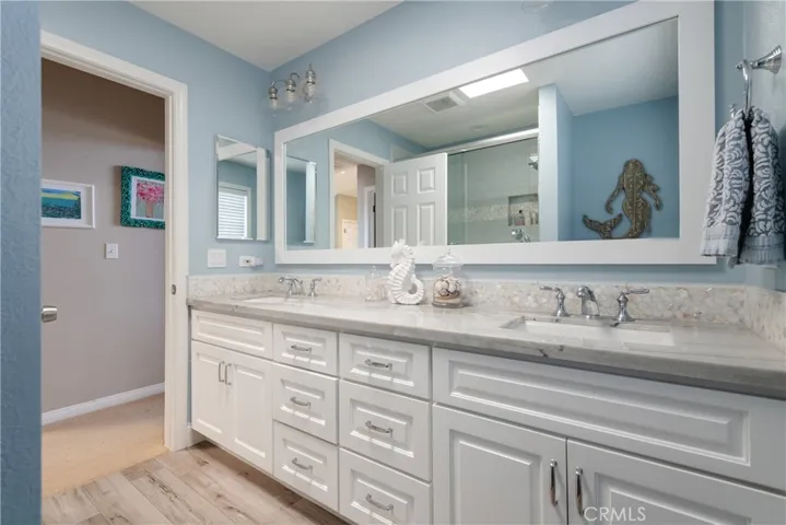 2nd Floor Bath