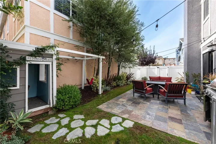 1814 Huntington Lane 1, Redondo Beach, California 90278