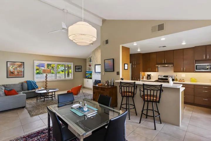 011_Dining Area