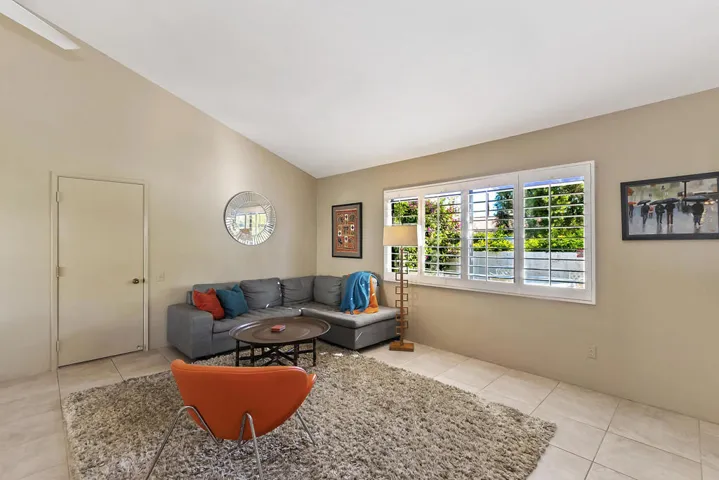 007_Living Room