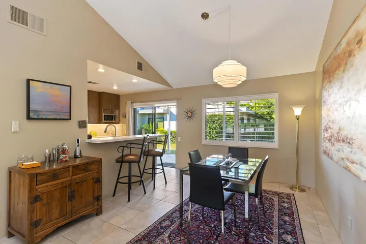 010_Dining Area