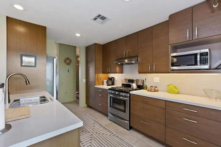 013_Kitchen