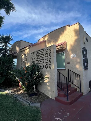 FRONT HOUSE
