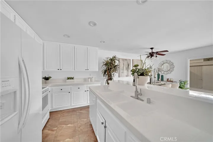 Light and Bright Kitchen