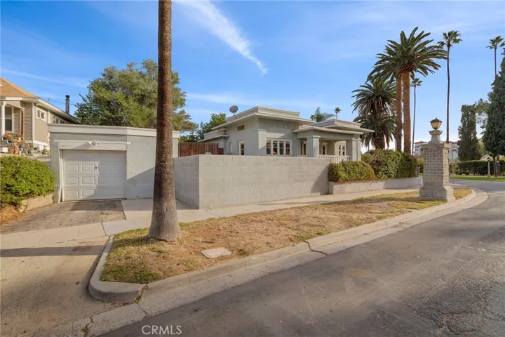 2996 Fairmount Boulevard, Riverside, California 92501