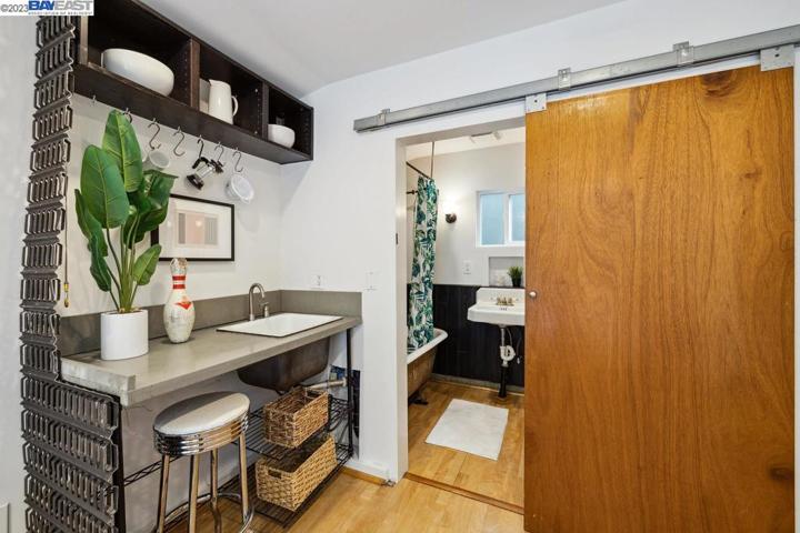 941 56th Street, Oakland, California 94608