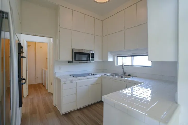 2130 Vallecitos 442, La Jolla, California 92037