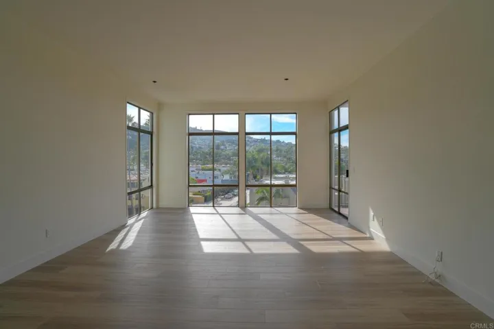 2130 Vallecitos 442, La Jolla, California 92037