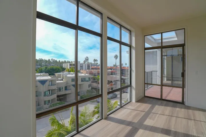 2130 Vallecitos 442, La Jolla, California 92037