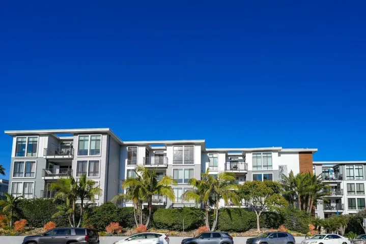2130 Vallecitos 442, La Jolla, California 92037