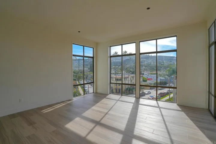 2130 Vallecitos 442, La Jolla, California 92037