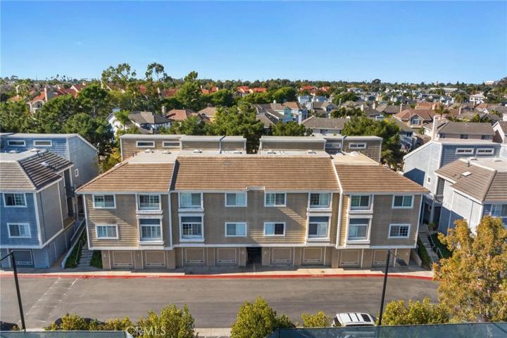 20171 Sealpoint Lane Unit 105, Huntington Beach, California 92646