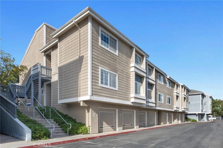 20171 Sealpoint Lane Unit 105, Huntington Beach, California 92646