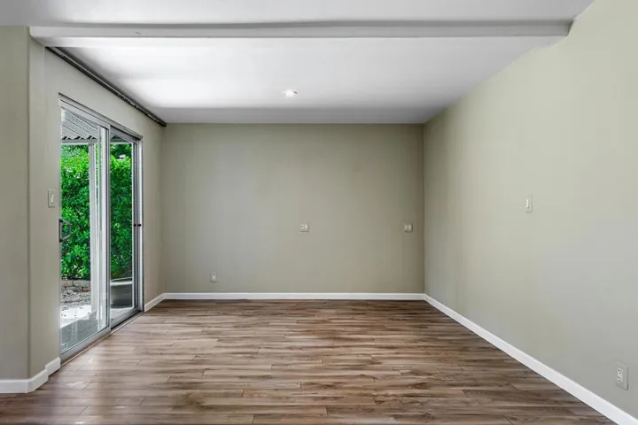 1015