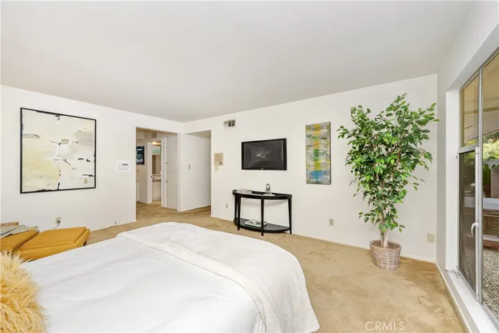 15963 Valley Wood Road, Sherman Oaks, California 91403