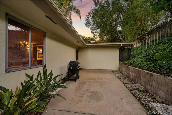 15963 Valley Wood Road, Sherman Oaks, California 91403