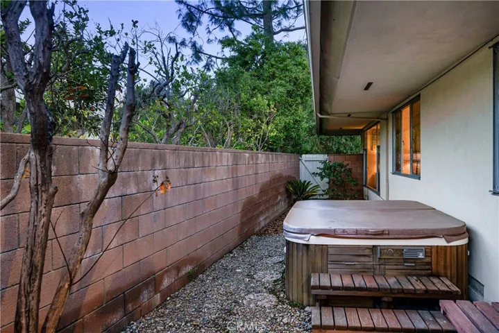 15963 Valley Wood Road, Sherman Oaks, California 91403