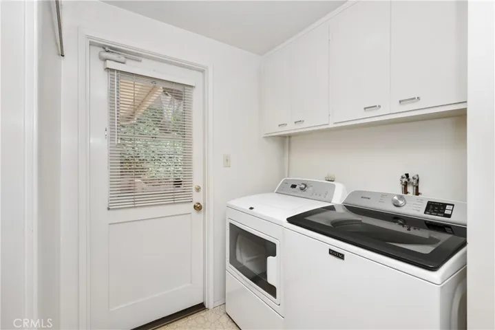 15963 Valley Wood Road, Sherman Oaks, California 91403