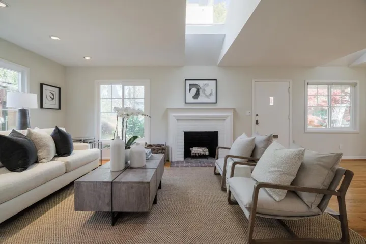 355 Iris Way, Palo Alto, California 94303